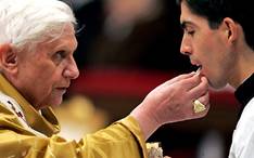 POPE BEN16 gives communion 25